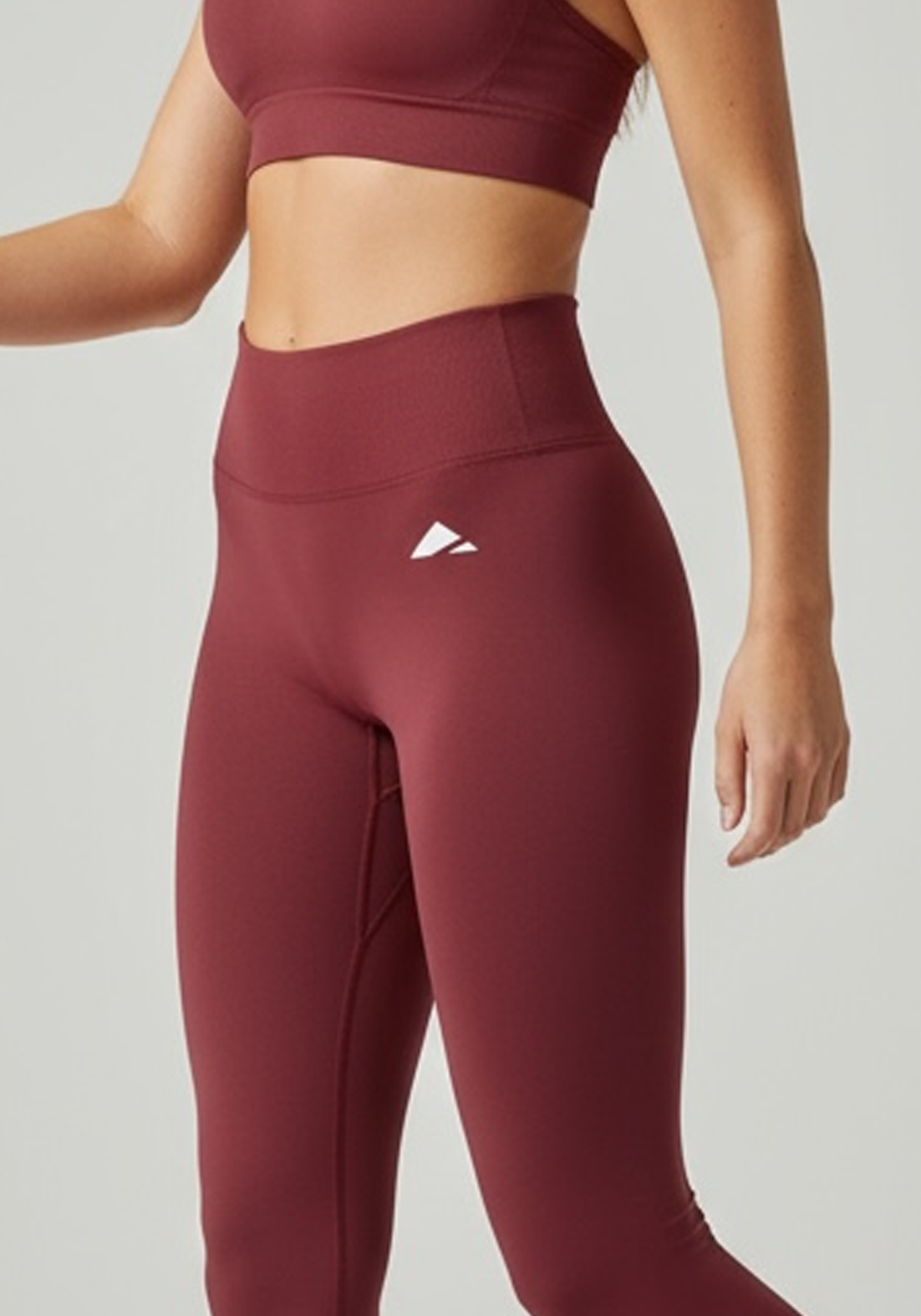 Layer Women’s Lift Training Leggings in cherry red – front close-up showing smooth finish and sculpted silhouette