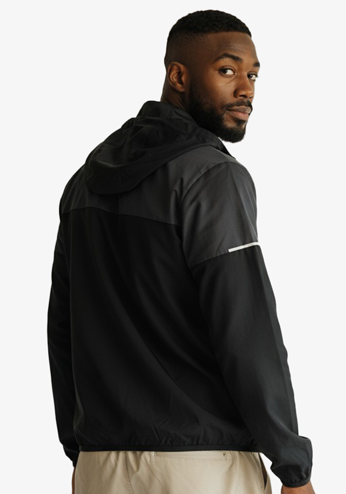 Rear view of Layer Tempo Running Windbreaker in black showing reflective arm detail