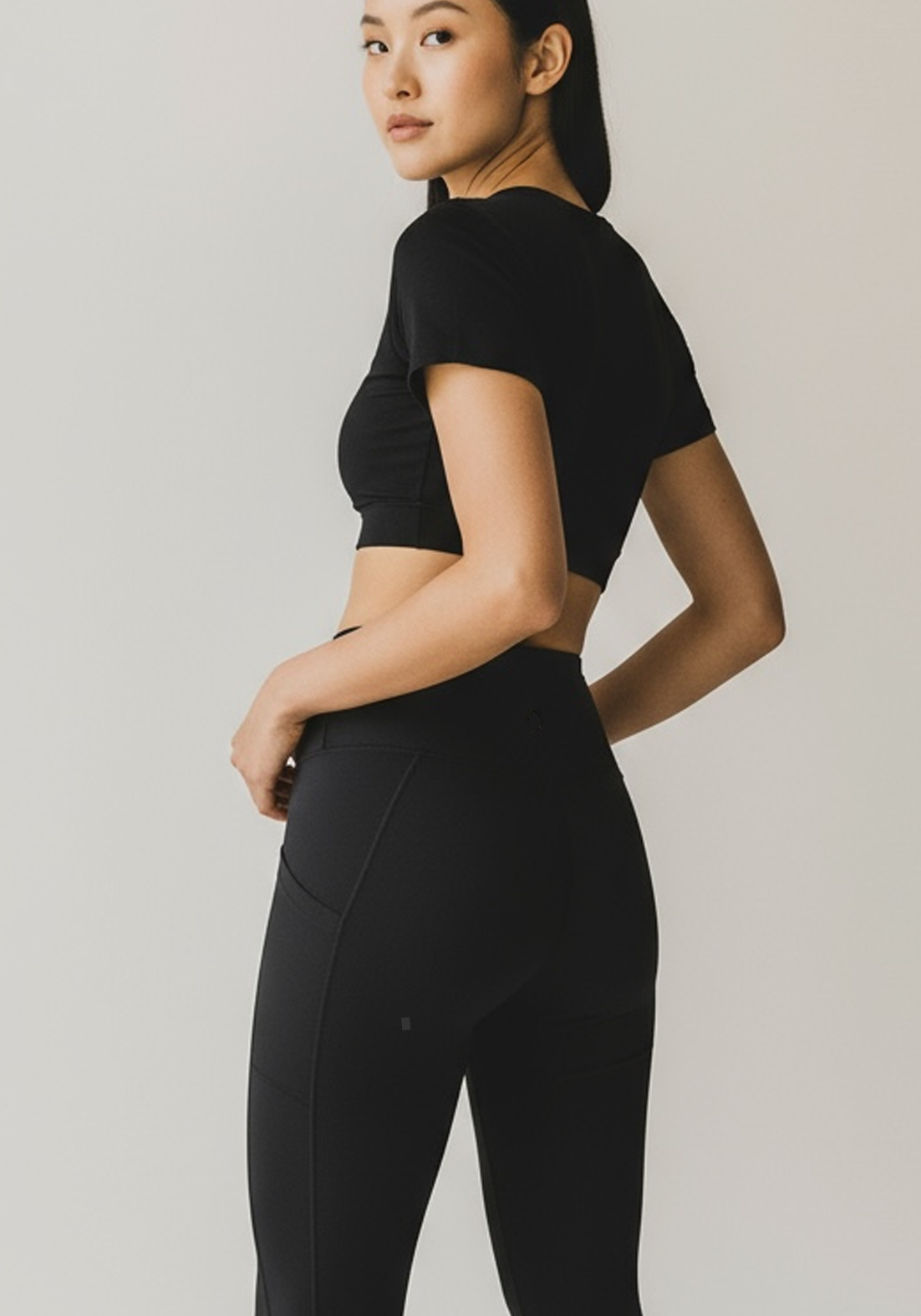 Layer Women’s Vento Training Leggings in black – alternate close-up showing compression-style support and breathable stretch material