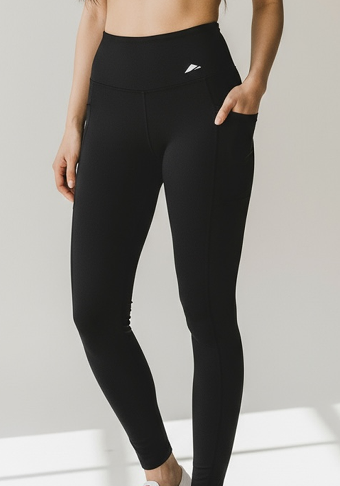 Layer Women’s Vento Training Leggings in black – alternate front view showing supportive waistband and sculpted athletic fit